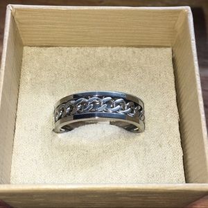 NWT*Mens silver chainlink spinner ring. (1 of 2)